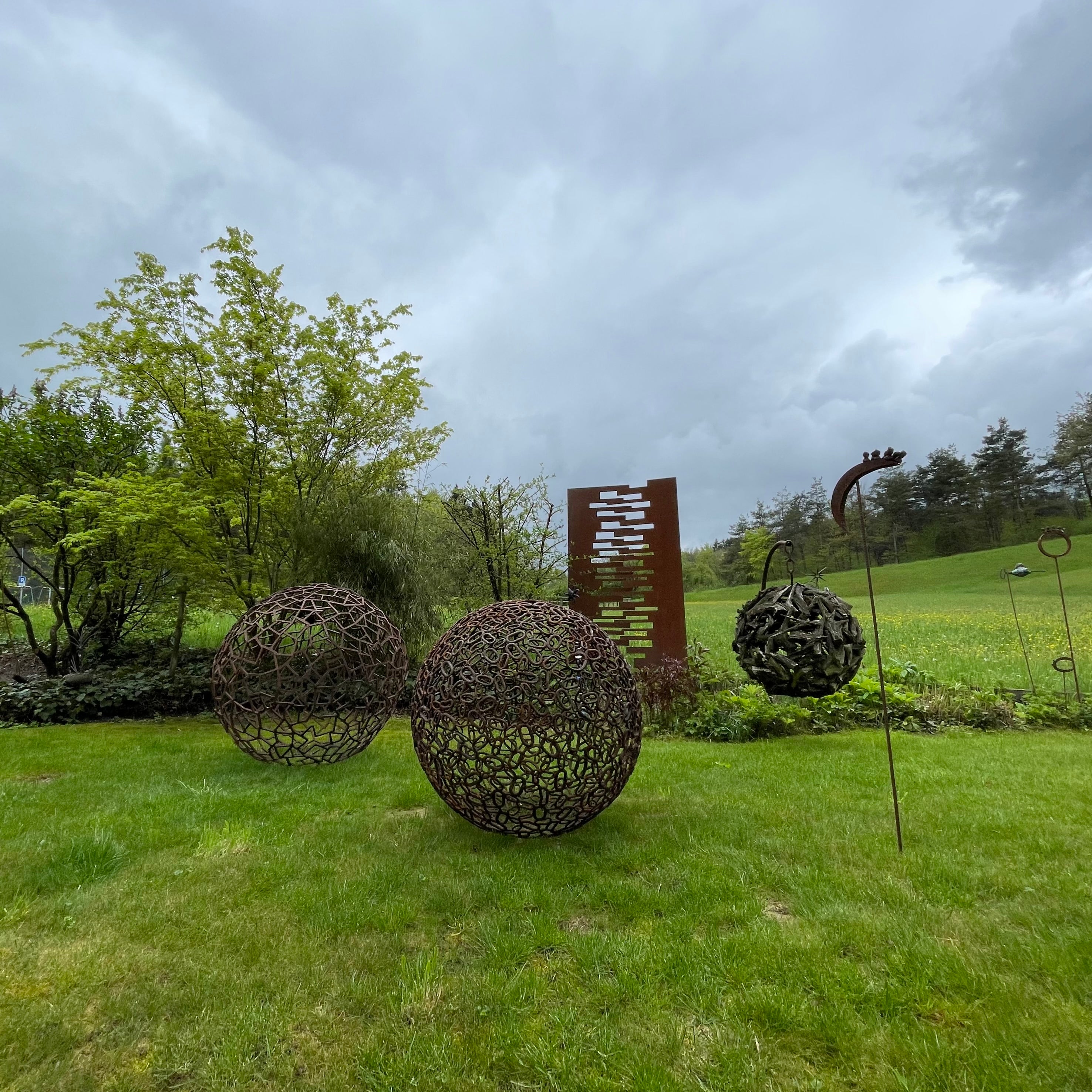 Kugeln im Garten